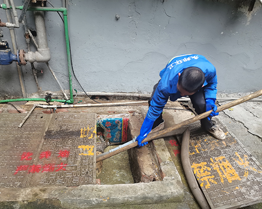 沙湖原种场清掏化粪池